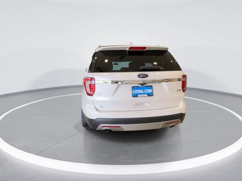 Used 2016 Ford Explorer XLT w/ Equipment Group 202A image 7