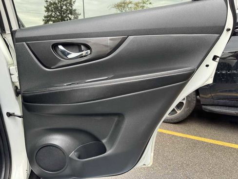 Used 2018 Nissan Rogue SV w/ Premium Package image 36