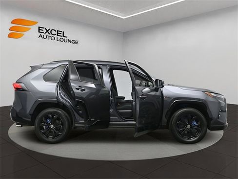 Used 2022 Toyota RAV4 SE image 52