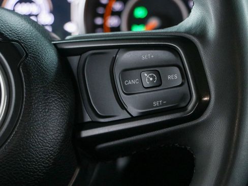 Used 2023 Jeep Gladiator Sport AWD/4WD image 14