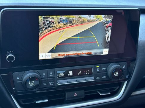 Used 2025 Toyota Grand Highlander AWD image 19