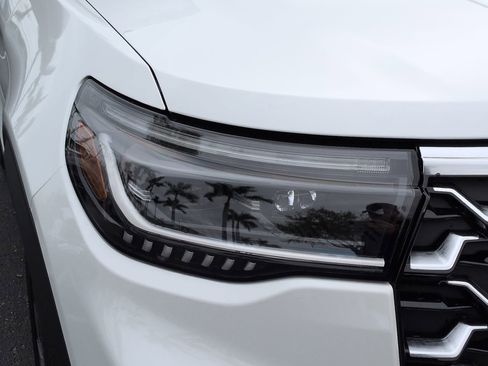 Used 2026 Ford Explorer Platinum w/ LUX Leather Package image 9