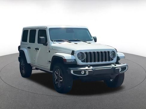 Used 2025 Jeep Wrangler Unlimited Sahara AWD/4WD image 3
