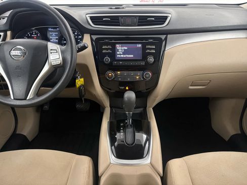 Used 2016 Nissan Rogue S w/ Appearance Package FWD image 18