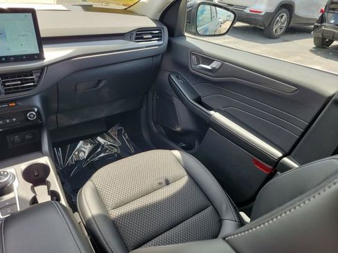 Certified 2025 Ford Escape SE FWD image 15