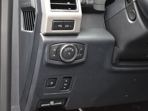 Used 2022 Ford F250 Lariat w/ Black Appearance Package image 22