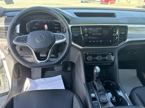 Used 2022 Volkswagen Atlas Cross Sport SE image 19