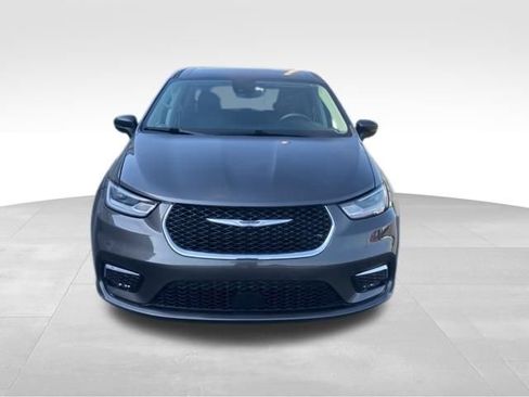 Used 2023 Chrysler Pacifica Touring-L FWD image 30