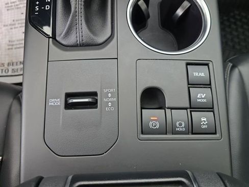 Used 2024 Toyota Highlander XLE image 33