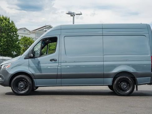 Used 2024 Mercedes-Benz Sprinter 2500 image 4