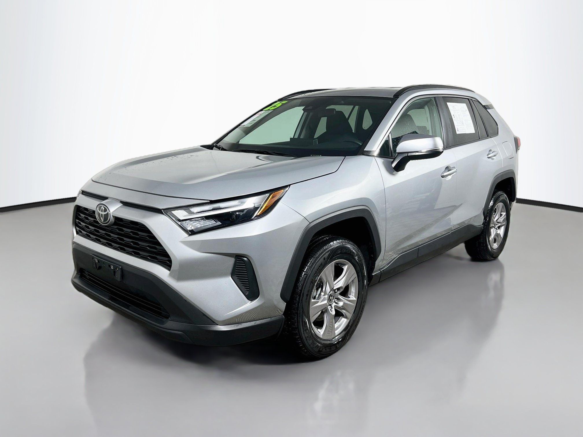 Used 2025 Toyota RAV4 XLE FWD image 10