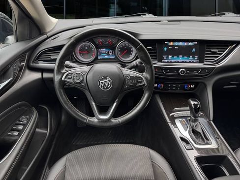 Used 2018 Buick Regal Preferred FWD image 12