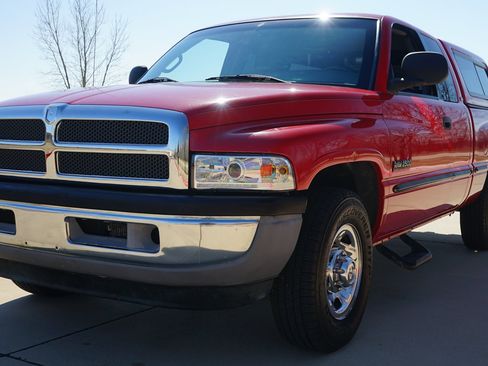 Used 1999 Dodge Ram 2500 Truck 2WD Quad Cab image 3