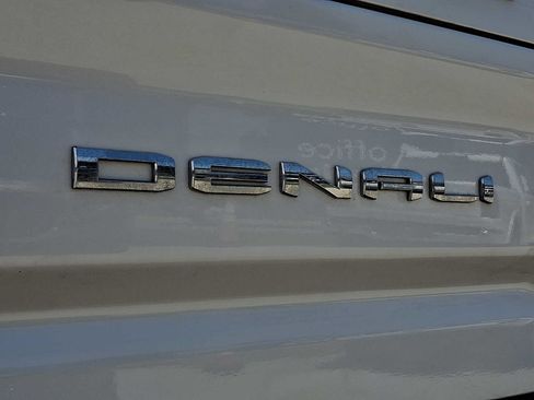 Used 2020 GMC Sierra 2500 Denali w/ Denali Ultimate Package AWD/4WD image 37