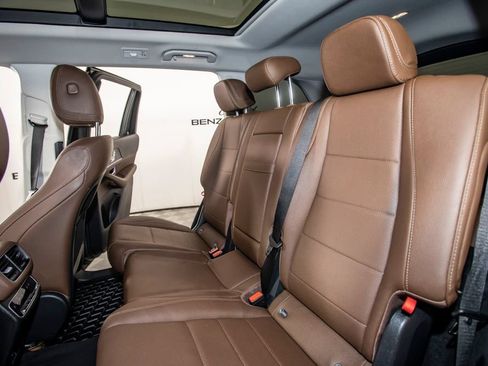 Used 2024 Mercedes-Benz GLS 450 4MATIC image 15