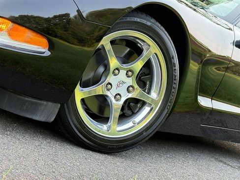Used 2004 Chevrolet Corvette Coupe RWD image 9
