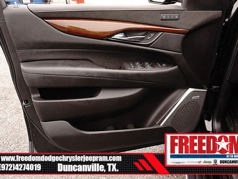 Used 2019 Cadillac Escalade Luxury AWD/4WD image 40