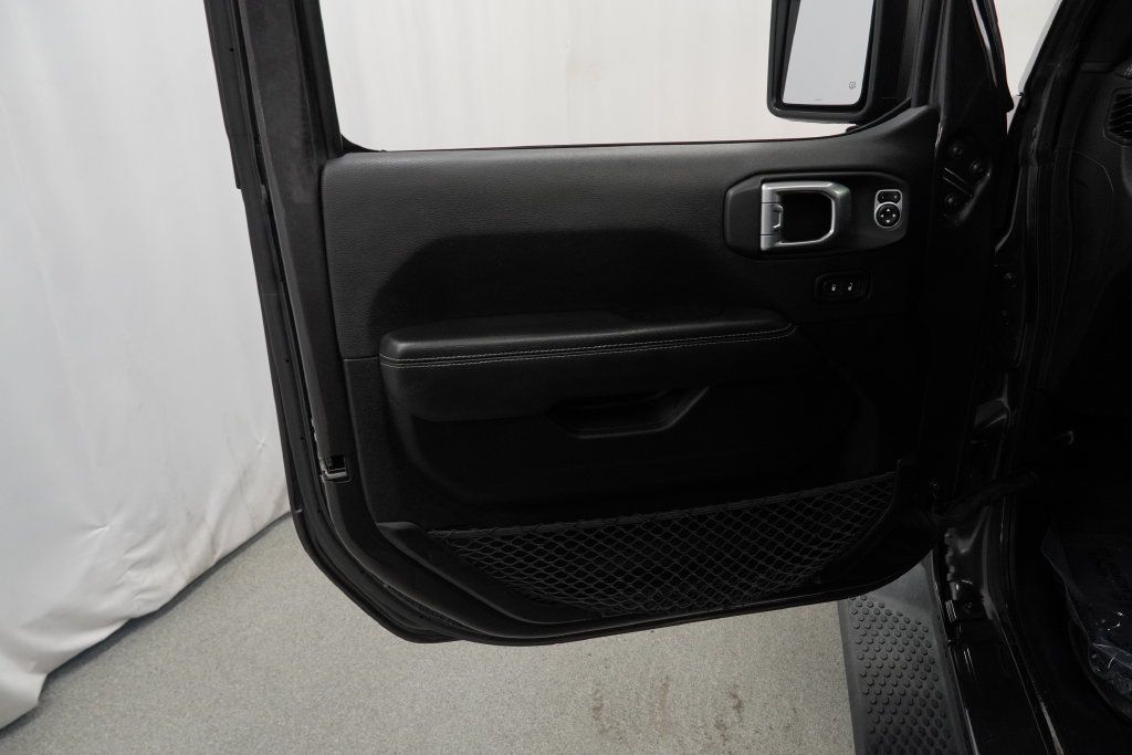 Used 2020 Jeep Wrangler Unlimited Sahara w/ Cold Weather Group AWD/4WD image 24