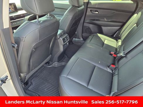 Used 2025 Nissan Murano SV AWD/4WD image 14