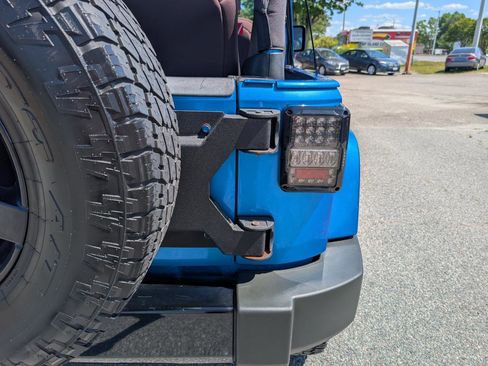 Used 2014 Jeep Wrangler Sahara AWD/4WD image 10