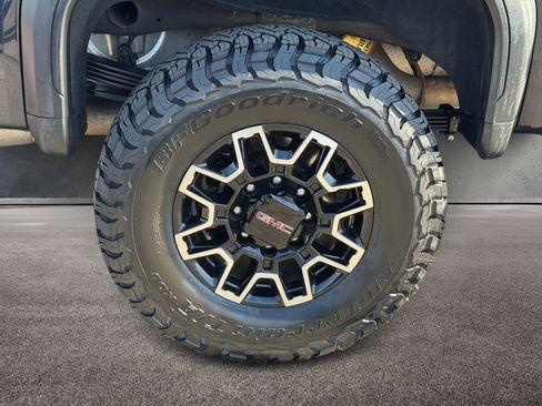 Used 2024 GMC Sierra 2500 AT4X image 8
