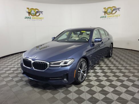 Certified 2023 BMW 530e xDrive w/ Convenience Package AWD/4WD image 3