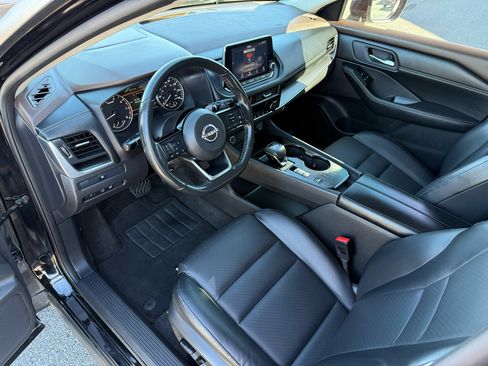 Used 2023 Nissan Rogue SV w/ SV Premium B Package image 12