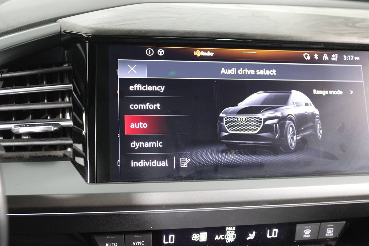 Used 2023 Audi Q4 e-tron Premium w/ Convenience Package RWD image 19