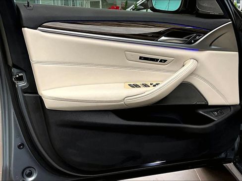 Used 2019 BMW 530i w/ Luxury Seating Package image 21