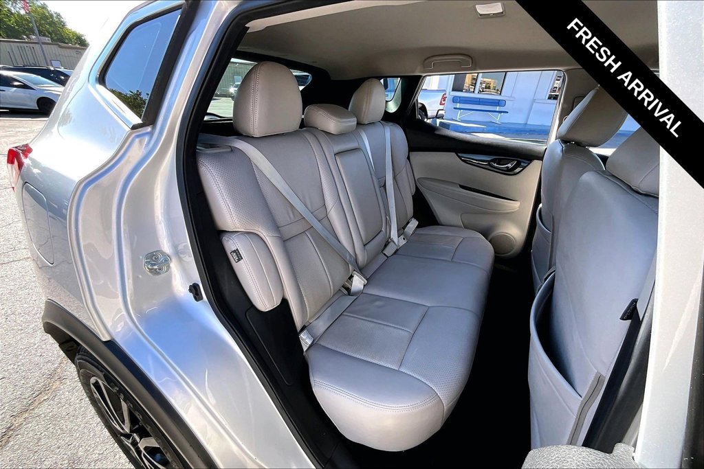 Used 2020 Nissan Rogue Sport SV w/ All-Weather Package FWD image 24