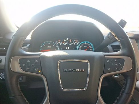 Used 2017 GMC Yukon Denali image 21