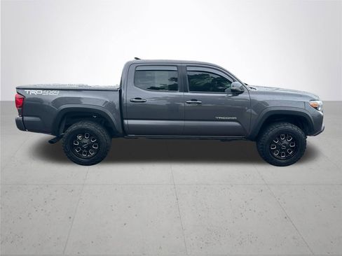 Used 2019 Toyota Tacoma TRD Off-Road w/ TRD Premium Off Road Package AWD/4WD image 5