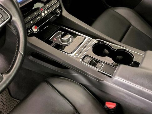 Used 2017 Jaguar F-PACE Premium image 17