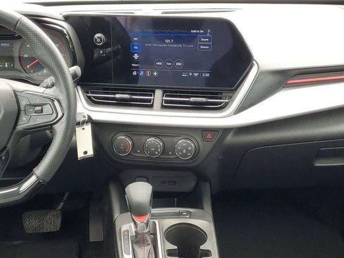 Used 2024 Chevrolet Trax RS w/ Sunroof Package FWD image 24