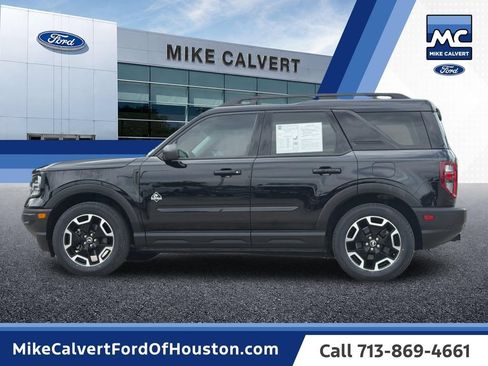 Used 2023 Ford Bronco Sport Outer Banks w/ Tech Package AWD/4WD image 2
