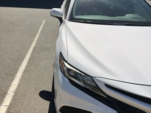 Used 2018 Toyota Camry SE w/ Audio Package FWD image 4