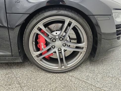 Used 2011 Audi R8 V10 w/ Enhanced Leather Pkg AWD/4WD image 21