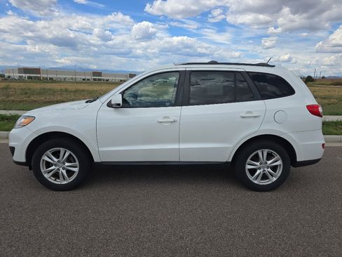 Used 2012 Hyundai Santa Fe SE image 2