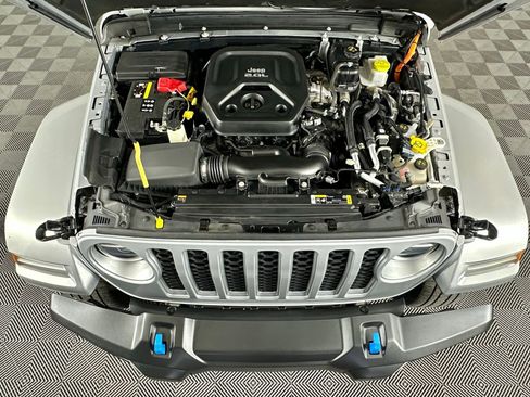 Used 2022 Jeep Wrangler Unlimited Sahara w/ Cold Weather Group image 23