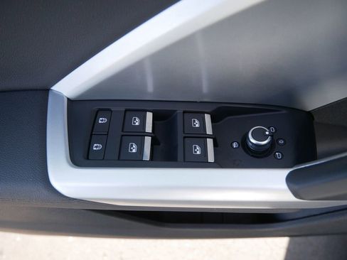 Used 2025 Audi Q3 2.0T Premium image 16