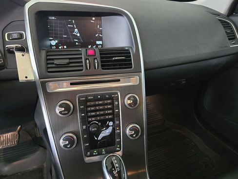 Used 2015 Volvo XC60 T5 Premier w/ Proximity Package image 24