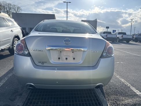 Used 2010 Nissan Altima 2.5 S FWD image 4
