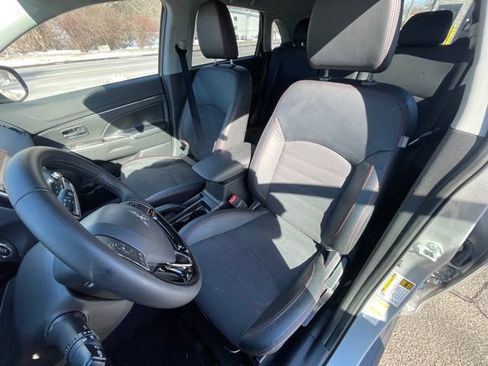 Used 2025 Mitsubishi Outlander Sport SE AWD/4WD image 2