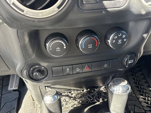 Used 2014 Jeep Wrangler Unlimited Sahara w/ Connectivity Group image 20