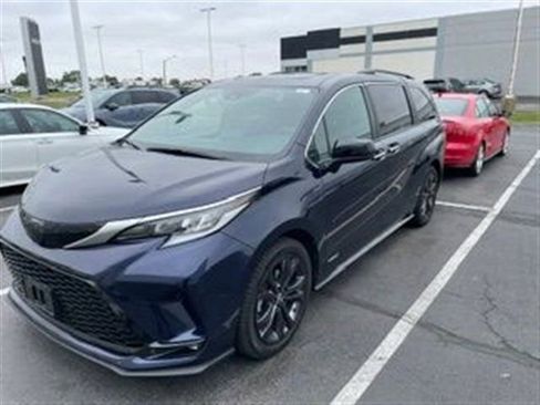 Used 2021 Toyota Sienna XSE w/ XSE Plus Package FWD image 5