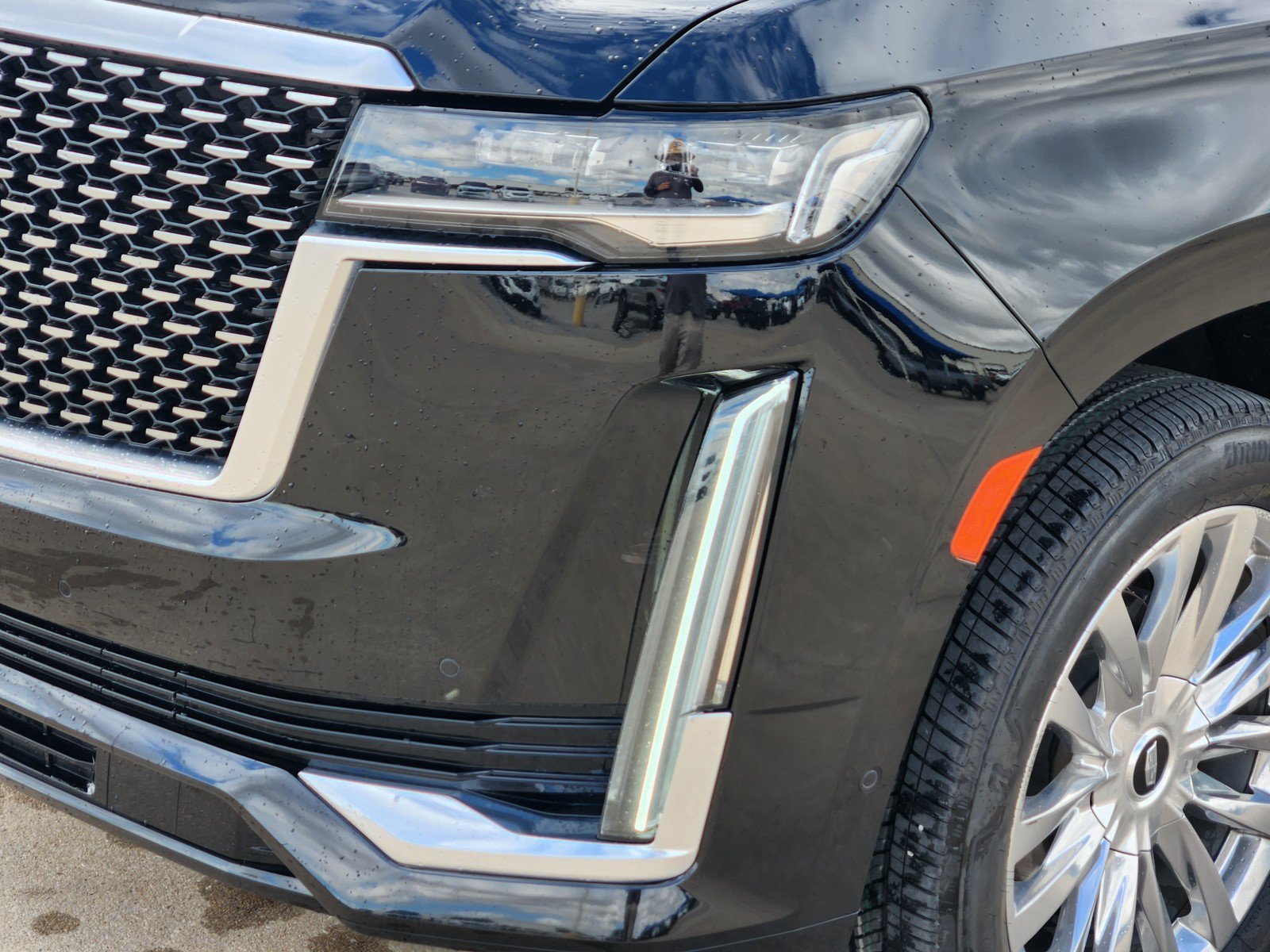 Used 2023 Cadillac Escalade ESV Premium Luxury AWD/4WD image 29