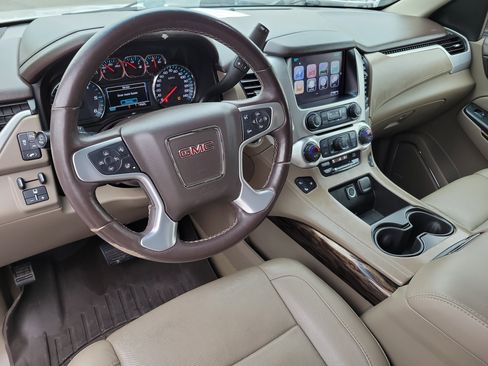 Used 2017 GMC Yukon XL SLT w/ Open Road Package image 2