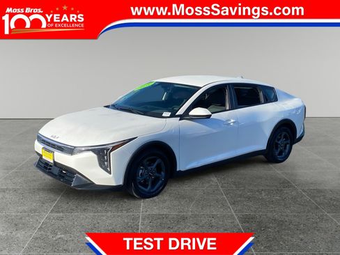 Used 2025 Kia K4 FWD image 1