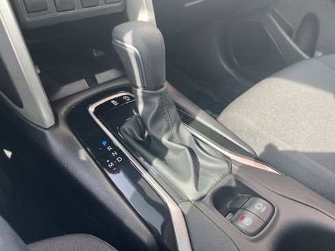 Used 2025 Toyota Corolla Cross LE w/ Moonroof Package image 29