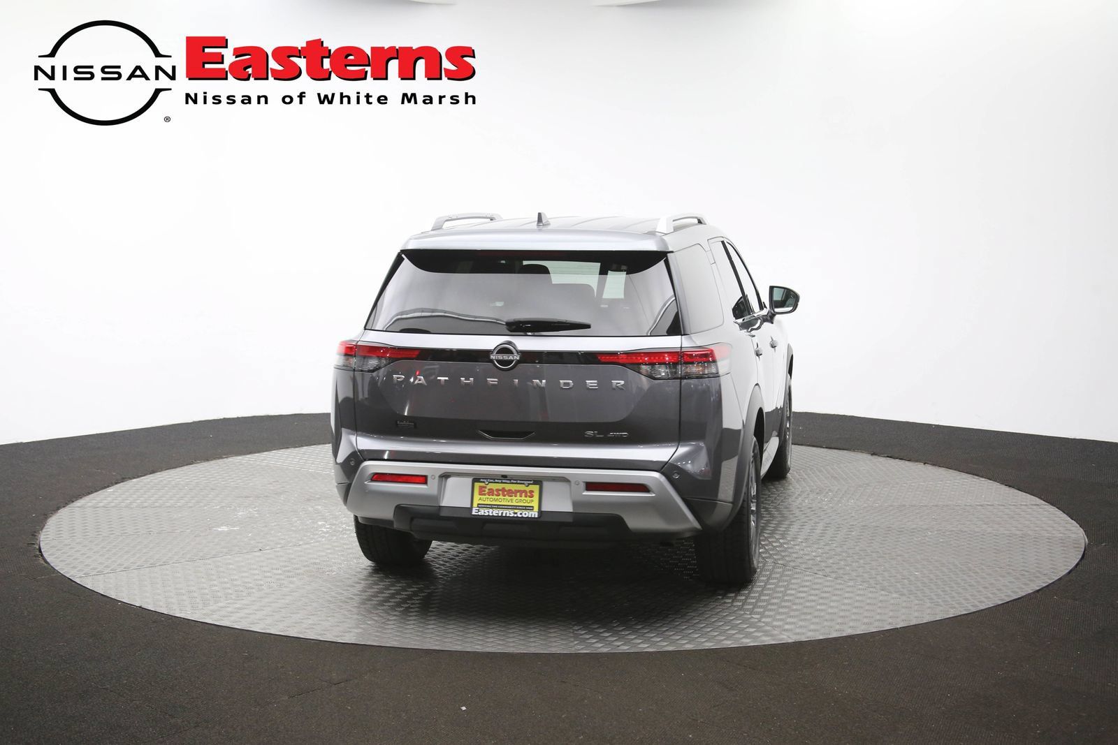 Used 2022 Nissan Pathfinder SL AWD/4WD image 39